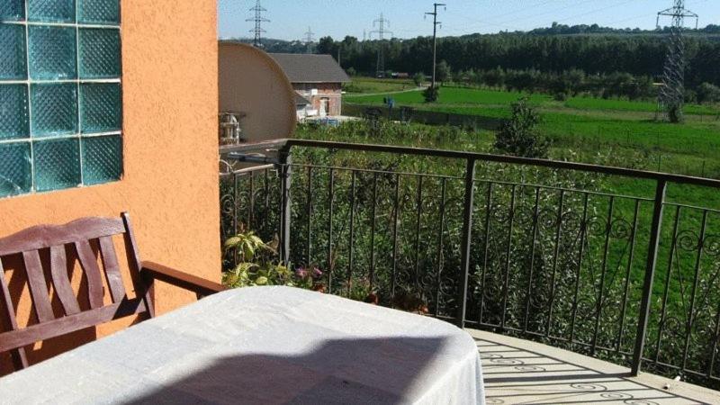 Lary Hostel Szucsáva Kültér fotó